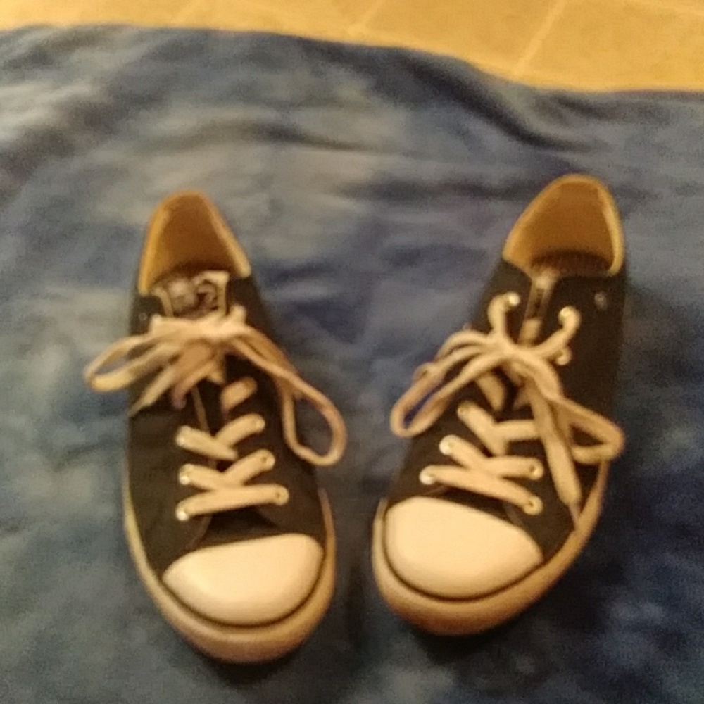 Dunlop tennis shoes